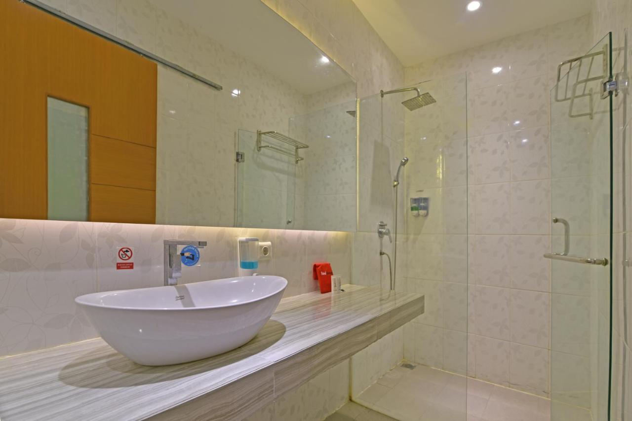 RedDoorz Plus @ Mahendradatta Denpasar Bagian luar foto