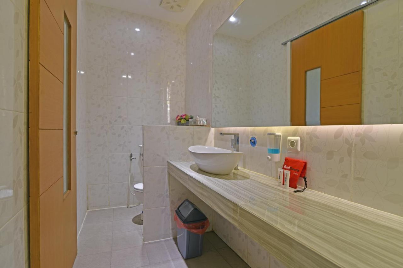RedDoorz Plus @ Mahendradatta Denpasar Bagian luar foto